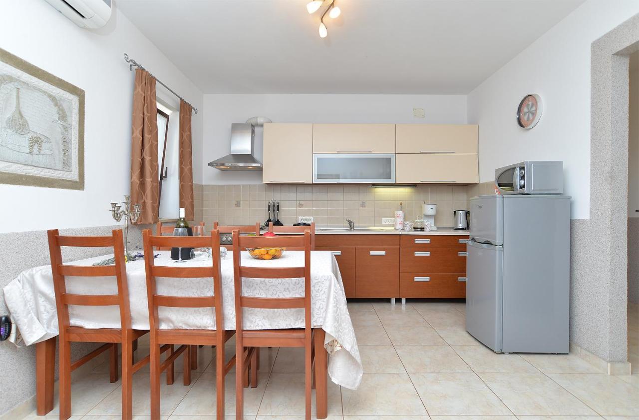 Apartment Jadranko 1761 Peroj Eksteriør bilde